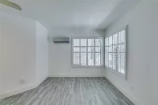 Photo #4: 2305067 Listing