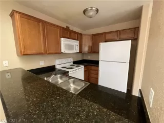 Photo #5: 2305075 Listing 