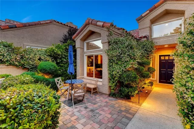 MLS: 2305086 Condo For Sale