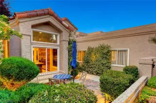 Photo #1: 2305086 Listing