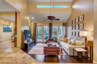 Photo #6: 2305086 Listing