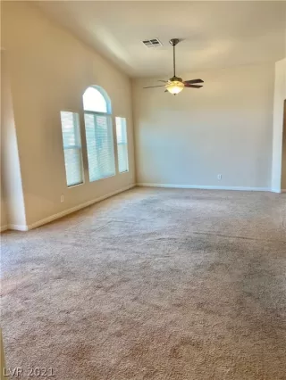 Photo #5: 2305112 Listing