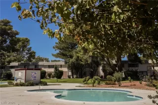 Photo #3: 2305152 Listing