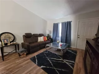 Photo #5: 2305163 Listing