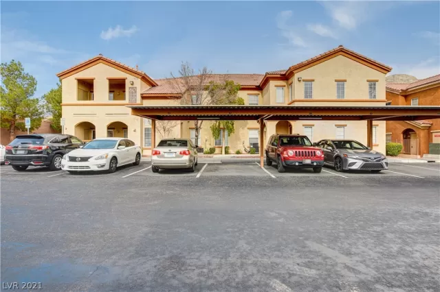 MLS: 2305173 Condo For Sale