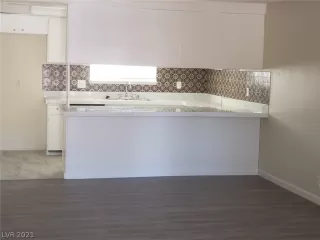 Photo #3: 2305185 Listing