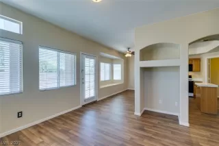 Photo #5: 2305206 Listing 