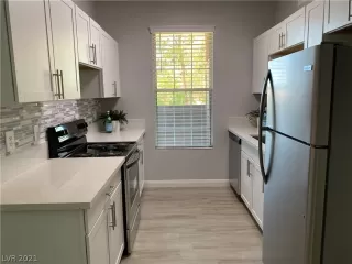 Photo #6: 2305216 Listing