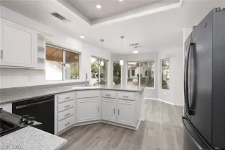 Photo #6: 2305241 Listing 