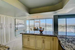 Photo #4: 2305242 Listing 