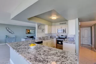 Photo #5: 2305242 Listing 