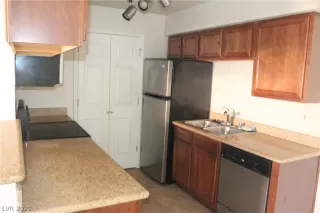 Photo #6: 2305349 Listing