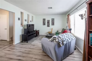 Photo #6: 2305365 Listing 