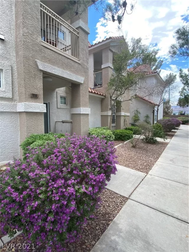 MLS: 2305381 Condo For Sale