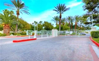 Photo #2: 2305388 Listing