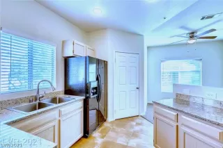 Photo #6: 2305388 Listing