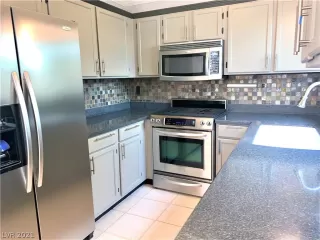 Photo #5: 2305430 Listing 