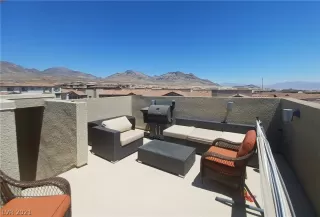 Photo #6: 2305447 Listing