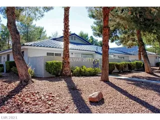 Photo #1: 2305453 Listing