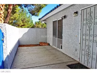 Photo #5: 2305453 Listing