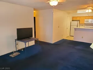 Photo #6: 2305453 Listing