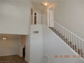 Photo #5: 2305484 Listing 