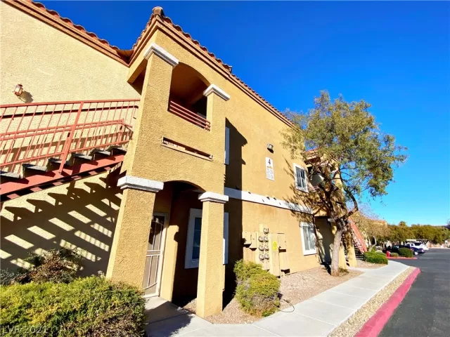 MLS: 2305503 Condo For Sale