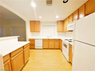 Photo #4: 2305503 Listing 