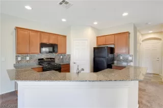 Photo #3: 2305517 Listing