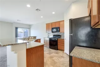 Photo #4: 2305517 Listing