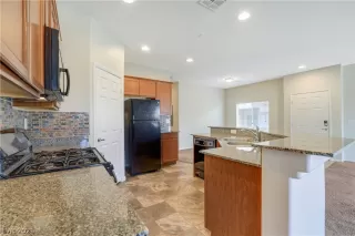 Photo #5: 2305517 Listing