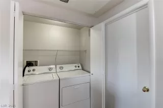 Photo #5: 2305530 Listing