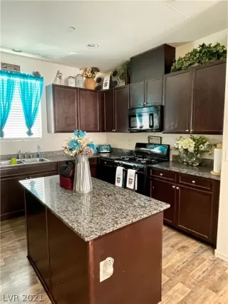 Photo #3: 2305538 Listing