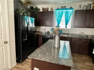 Photo #4: 2305538 Listing