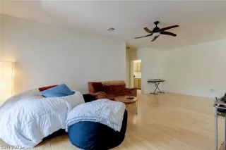 Photo #5: 2305556 Listing