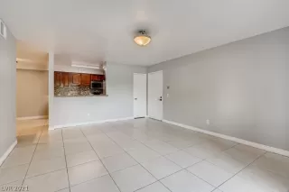 Photo #5: 2305565 Listing