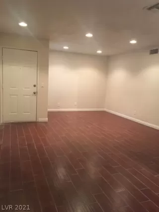 Photo #2: 2305599 Listing