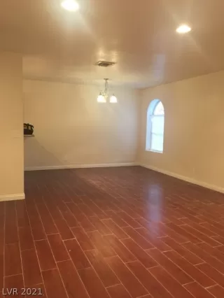 Photo #3: 2305599 Listing