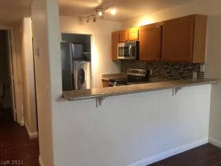 Photo #4: 2305599 Listing