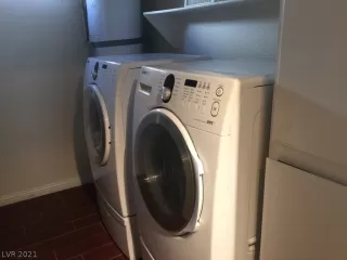 Photo #5: 2305599 Listing