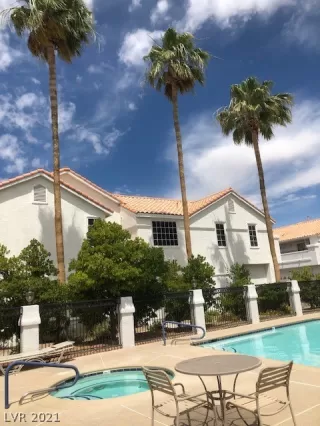 Photo #4: 2305600 Listing 