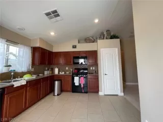 Photo #2: 2305632 Listing 