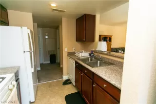 Photo #2: 2305639 Listing