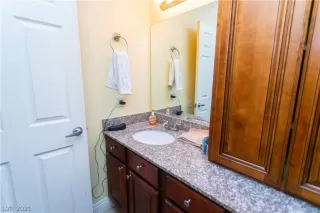 Photo #3: 2305639 Listing