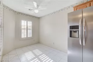 Photo #4: 2305691 Listing