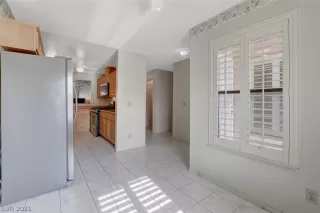 Photo #6: 2305691 Listing