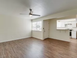 Photo #5: 2305700 Listing 