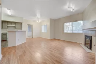 Photo #4: 2305747 Listing