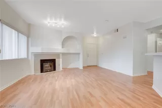 Photo #6: 2305747 Listing