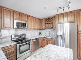 Photo #5: 2305753 Listing 